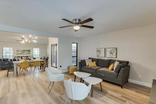 Spacious Bright and Modern Home with Pool in Highland Meadows