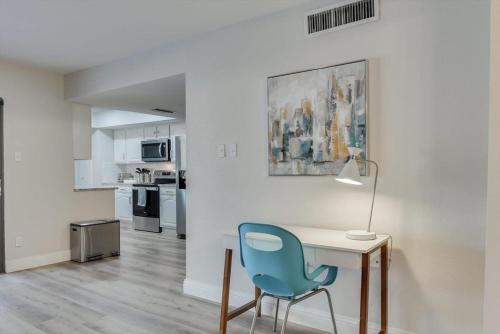 Spacious Bright and Modern Home with Pool Spacious Bright and Modern Home with Pool