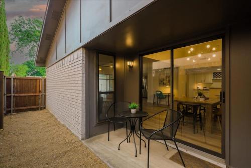 Spacious Bright and Modern Home with Pool in Highland Meadows