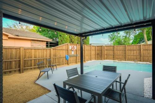 Spacious Bright and Modern Home with Pool Spacious Bright and Modern Home with Pool