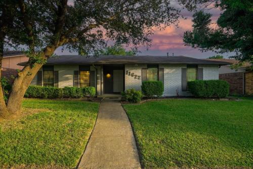 Spacious Bright and Modern Home with Pool in Highland Meadows