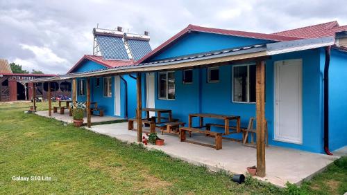 La Olteanu La Olteanu