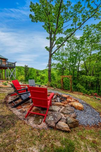 Mtn Views-firepit-dogs-coffeetea Bar-kingbeds in Dysartsville, USA