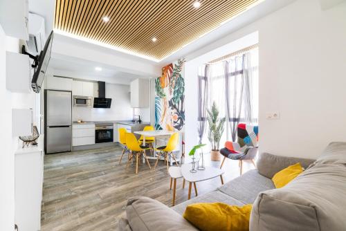 Pajaritos Suites junto a centro, estación de tren y plaza de toros, Granada