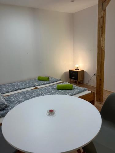 4 twin beds