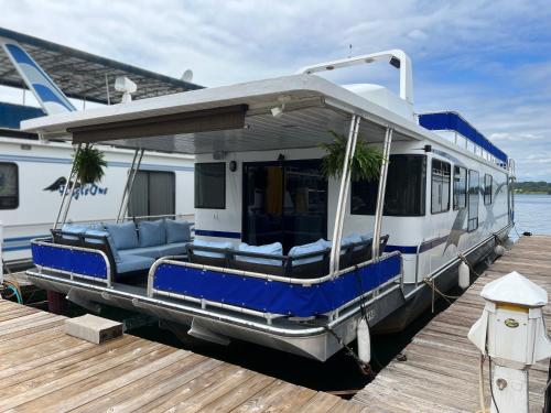 . Palmetto Paradise Houseboat