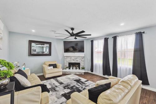 4 Bedrooms Brick Retreat with Gameroom & Backyard in Grand Prairie, USA
