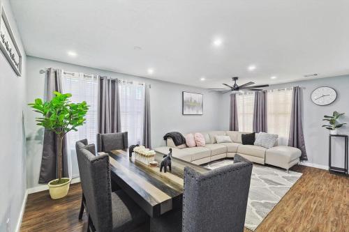 4 Bedrooms Brick Retreat with Gameroom & Backyard in Grand Prairie, USA