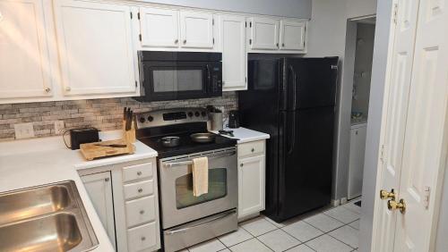 2 bedroom condo on the golf course, minutes away from attractions! in Myrtle Beach, USA