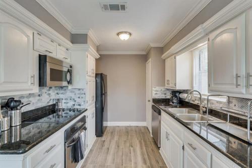 Beautiful House for BIG Groups with a Cinema Room Beautiful House for BIG Groups with a Cinema Room