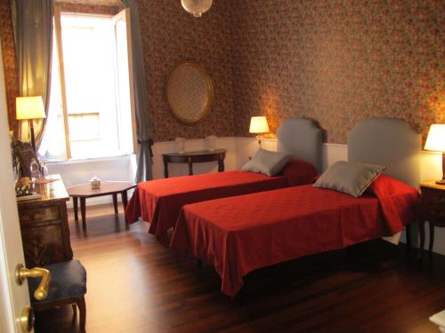2 twin beds