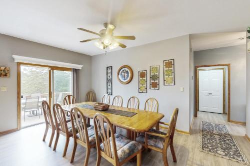 4 Bed 4 Bath Vacation home in Mineral in Mineral, USA