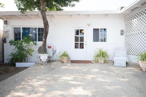 Pohled zvenku, Aruba SunRise 1BR Rentals - San Nicolas in Oranjestad