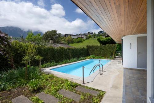 Villa with pool, garden & direct at lake, Spiez (foto 6)