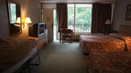 Executive Inn & Suites