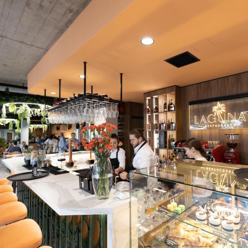 Restoran, Apartament Laguna Beskidów nad Jeziorem Żywieckim z sauną i tarasem (Apartament Laguna Beskidow nad Jeziorem Zywieckim z sauna i tarasem) in Zarzecze