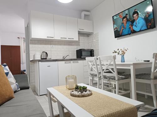 Vacation House Rental 20m From the Beach