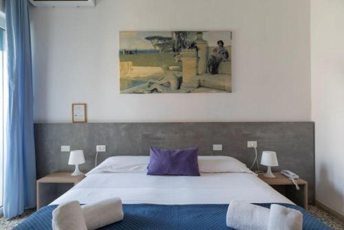 Standard Double Room image 3