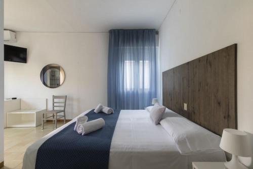 Double Room image 5