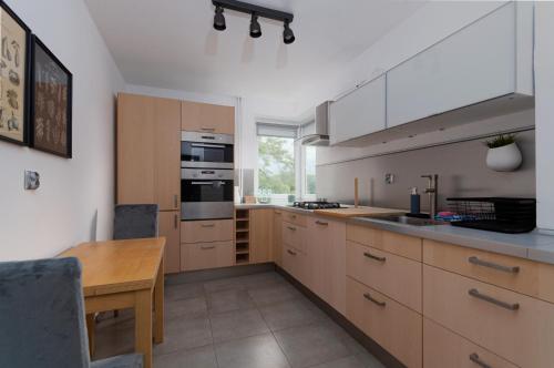 Faciliteiten, Park Szczytnicki 2-Bedroom Apartment by BookingHost in Zalesie
