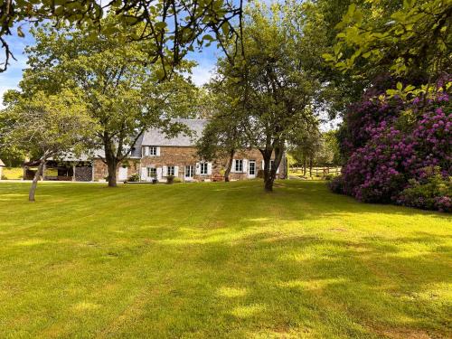Gîte du Rochelu 4 Étoiles 5000 m2 of Garden, near to Mont Saint Michel & Granville island gîte à louer Bourguenolles