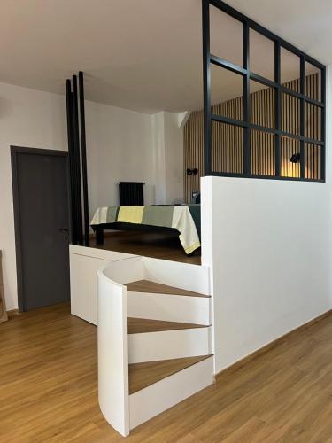 AThome104, Rom