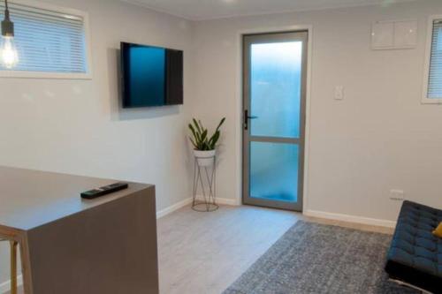 Self contained studio apartment close to Mission Estate Self contained studio apartment close to Mission Estate