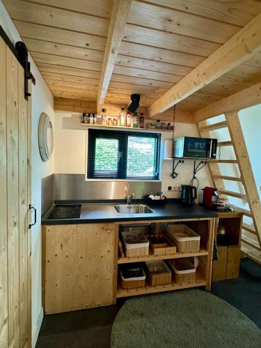 Kitchen, Tiny House op de Veluwe in Bosgebied Beekbergen-Zuid