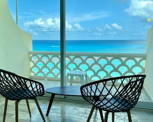 Beach and Ocean Front Apartments Cancun - Tap to explore photos