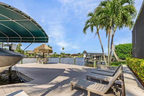 Island House SW Cape - waterfront private home locally owned & managed, fair & honest pricing detail