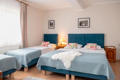 Quadruple Room with Private Bathroom