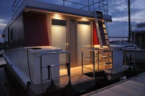 HB - Hausboot Floating 30 "Paula"