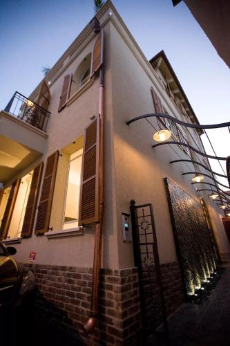 Great 1BR Apartment Best Rooftop in Tel Aviv - image 5