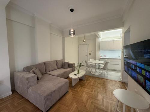 Acropolis Flat, Atene