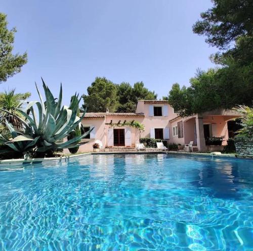 Villa, Grande piscine avec vue - Location, gîte - Pernes-les-Fontaines