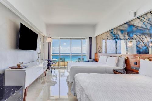 Premium Ocean Front, 2 Double image 7