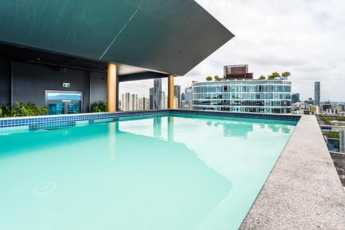 Impeccable 2-Bed with Pool & Outdoor Dining