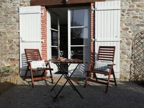 Gîte Sainte-Suzanne-et-Chammes, 3 pièces, 4 personnes - FR-1-600-192