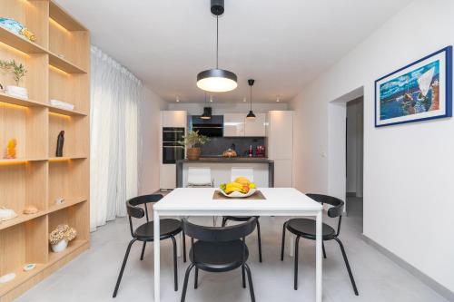 Two-Bedroom Apartment with Terrace image 6