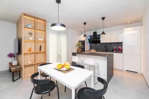 Two-Bedroom Apartment with Terrace image 5