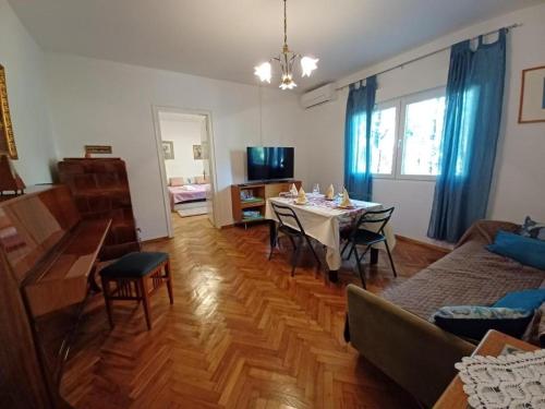 Three-Bedroom Apartment with Terrace and Sea View room in Apartments by the sea Rijeka - 22429