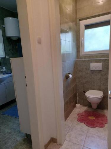 Three-Bedroom Apartment with Terrace and Sea View image 7