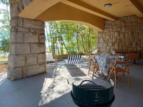 Three-Bedroom Apartment with Terrace and Sea View image 4
