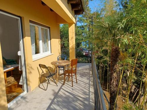 Three-Bedroom Apartment with Terrace and Sea View image 3