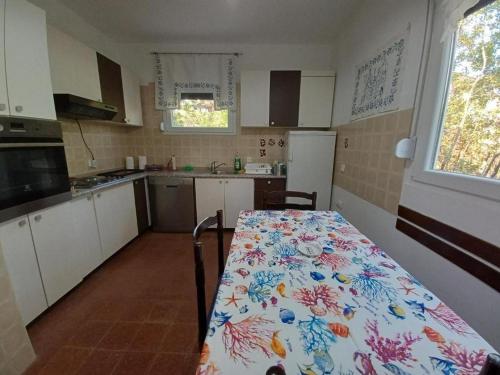 Three-Bedroom Apartment with Terrace and Sea View image 5