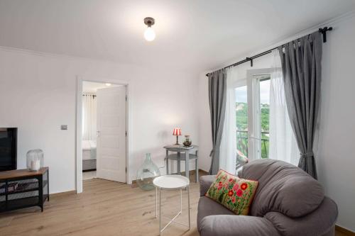 Family-friendly apartments with swimming pool Otok, Zagora - 23216 in Otok