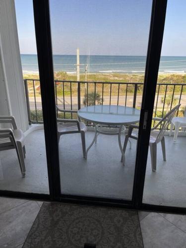 Hutchinson Island Condo steps to the ocean, marina in Fort Pierce, USA