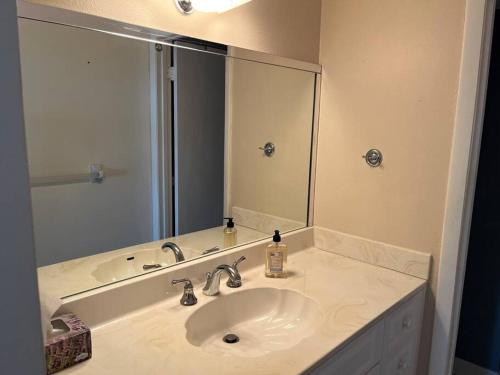 Hutchinson Island Condo steps to the ocean, marina in Fort Pierce, USA
