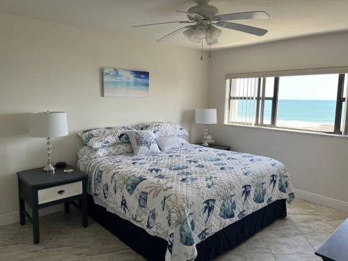 Hutchinson Island Condo steps to the ocean, marina in Fort Pierce, USA