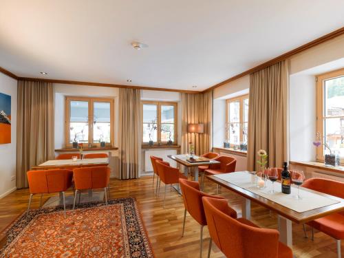Shared lounge/TV area, Quality Hosts Arlberg - Hotel Goldenes Kreuz B&B in Sankt Anton am Arlberg